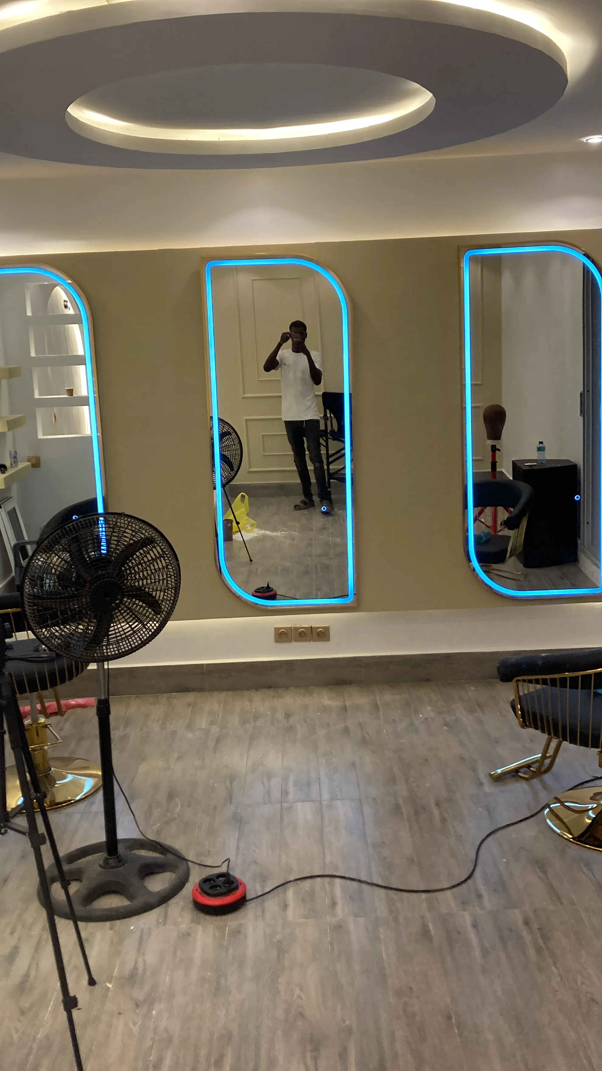 Installation électrique et plomberie – Salon de beauté, Liberté 6